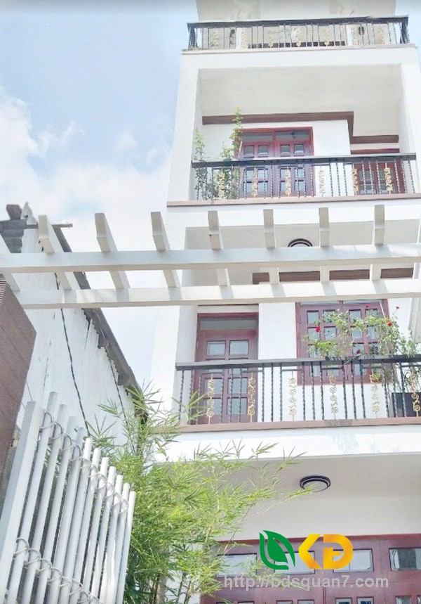 Bán nhà 3 lầu sân thượng đẹp mặt tiền hẻm 4m 1041 Trần Xuân Soạn quận 7.